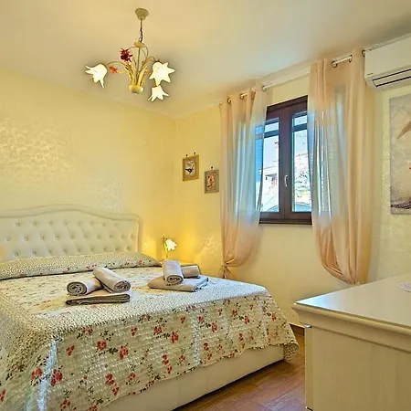 Adry Nyaraló Kaštel